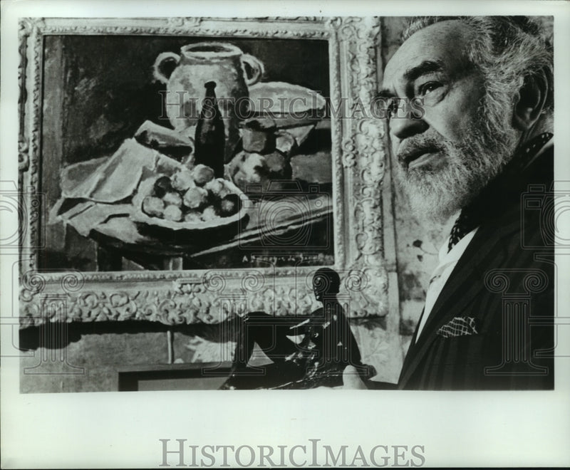Load image into Gallery viewer, 1973 Press Photo Edward Robinson &amp; Painting, Nature Morte Aux Pommes, at home
