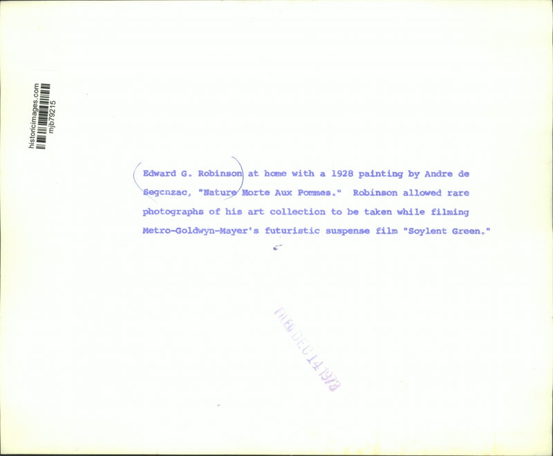 Load image into Gallery viewer, 1973 Press Photo Edward Robinson &amp; Painting, Nature Morte Aux Pommes, at home
