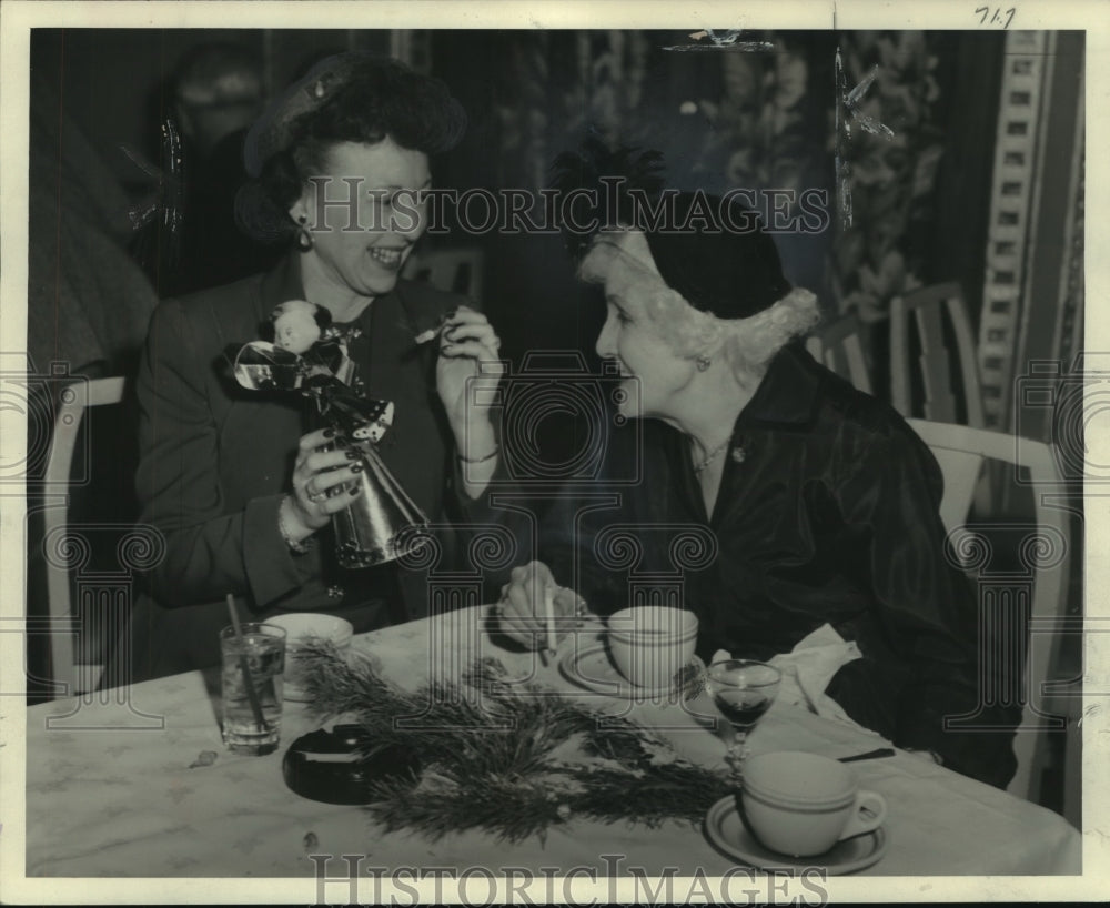 1951 Press Photo Mary Francis Kartak and Florence Rowland - mjb79224