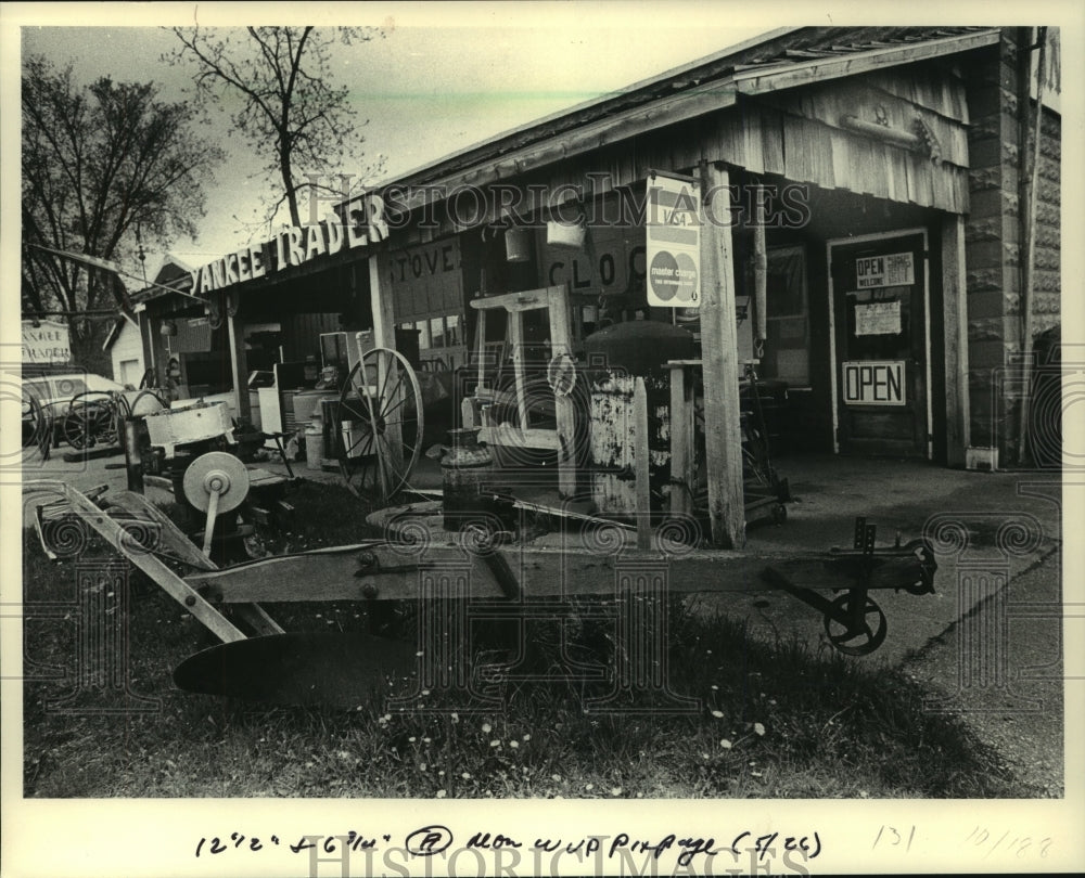 1984 Press Photo Doc Eckes of Nelson runs Yankee Trader in Pepin- Historic Images