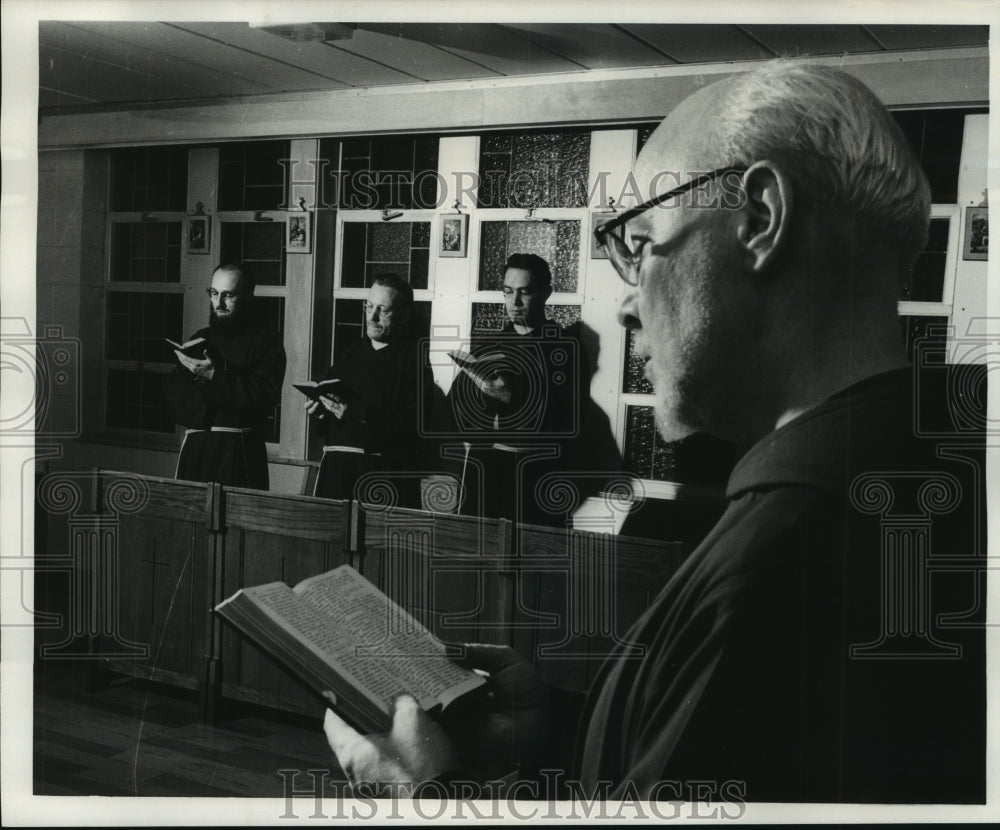 1957 Press Photo Priests say Priests Prayer in chapel at the friary - mjb79323- Historic Images