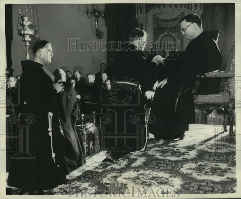 Load image into Gallery viewer, 1957 Press Photo Friars line up to kiss the hand of Father Sepinski - mjb79328
