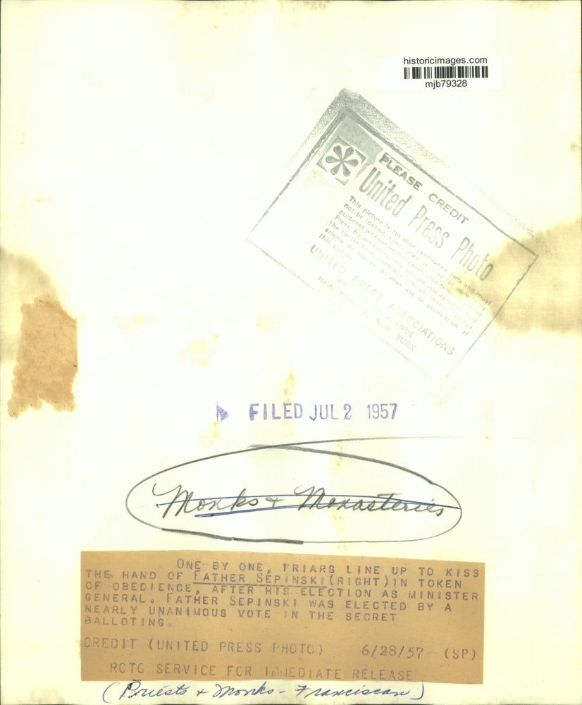 1957 Press Photo Friars line up to kiss the hand of Father Sepinski - mjb79328