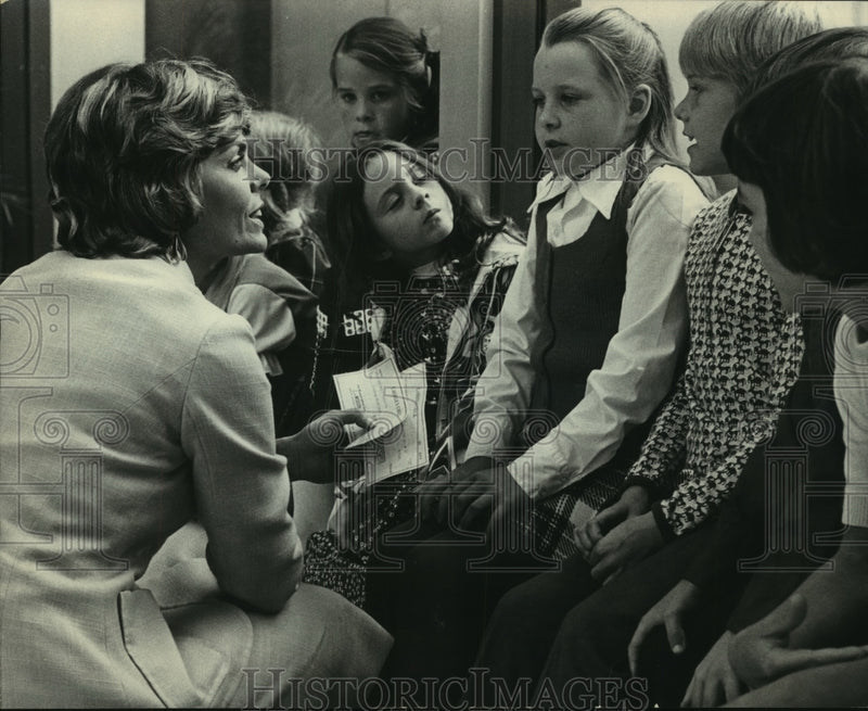 Load image into Gallery viewer, 1972 Press Photo Mrs. William Ruckelshaus - mjb79478
