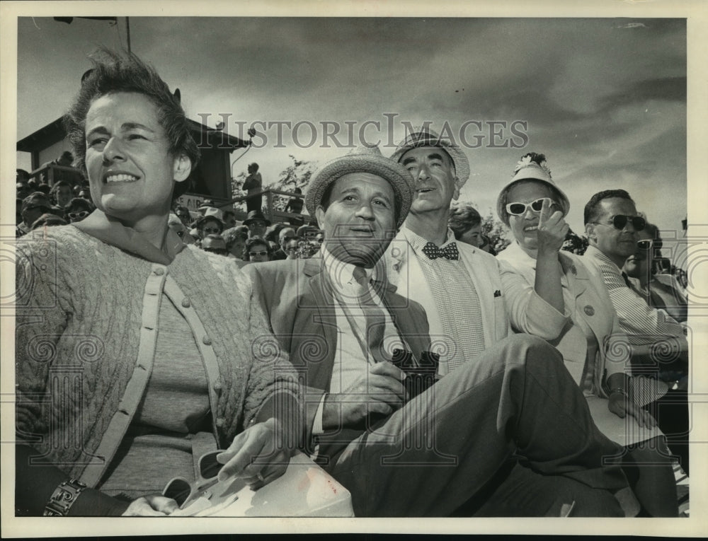 1963 Press Photo Mr. &amp; Mrs. Julius Rubin (L) &amp; others at Uihlein Field- Historic Images