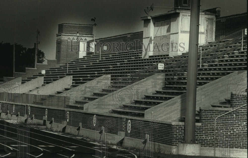 1990 Press Photo Home bleachers at South Stadium, South Division High School- Historic Images