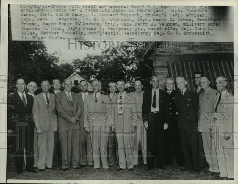 Load image into Gallery viewer, 1945 Press Photo Truman, Staff &amp; World War I members of 129th field Artillery
