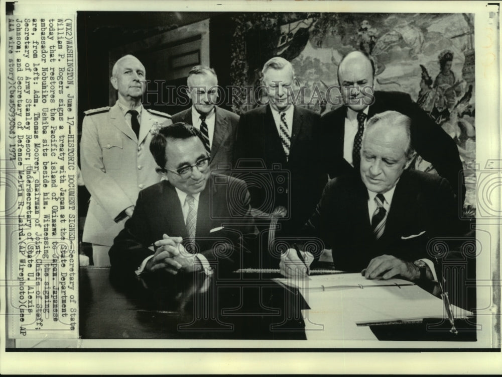 1971 Press Photo Signing ceremony of treaty with Japan in Washington, D.C.- Historic Images