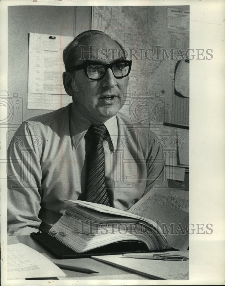 1973 Press Photo Richard Rowley, Milwaukee, City Consumer Protection Supervisor