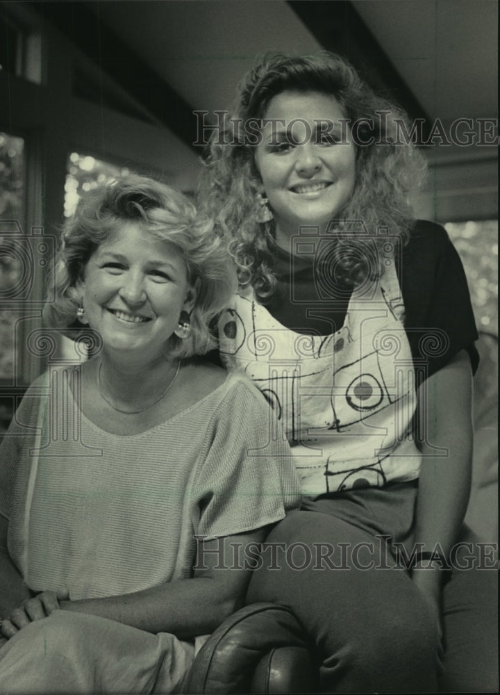 1985 Press Photo Fran and Victoria Rubinstein, owners, Divine Inspirations, Wis.- Historic Images