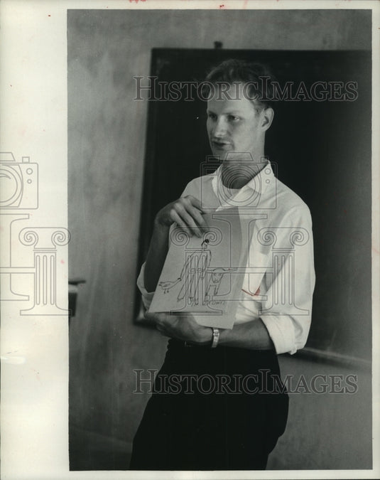 1967 Press Photo James Rupp teaches Vietnamese children using visual aids
