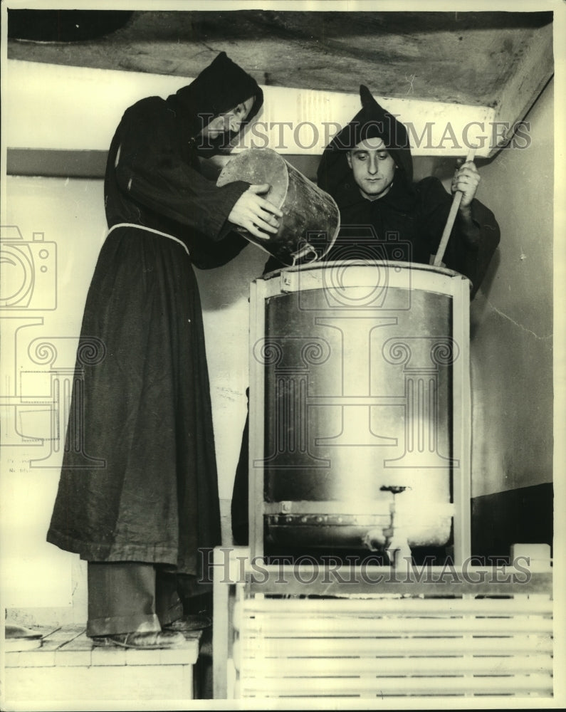 Load image into Gallery viewer, 1934 Press Photo Cistercian Monks prepare liqueur in Chicago, Illinois cellar
