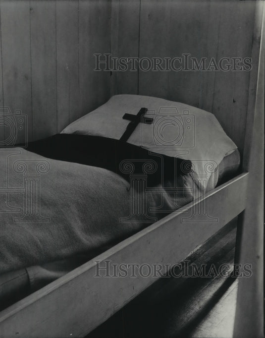 1949 Press Photo View of bedroom at New Melleray Abbey, Dubuque, Iowa- Historic Images