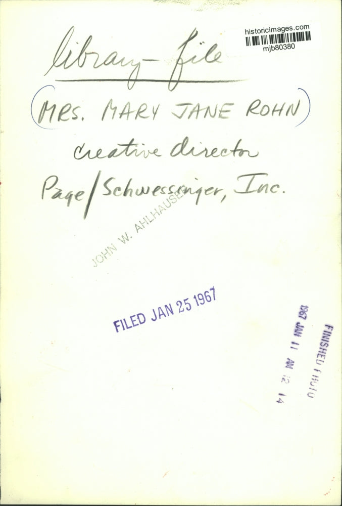 Load image into Gallery viewer, 1967 Press Photo Mrs. Mary Jane Rohn, Creative Director at Page/Schwessinger Inc
