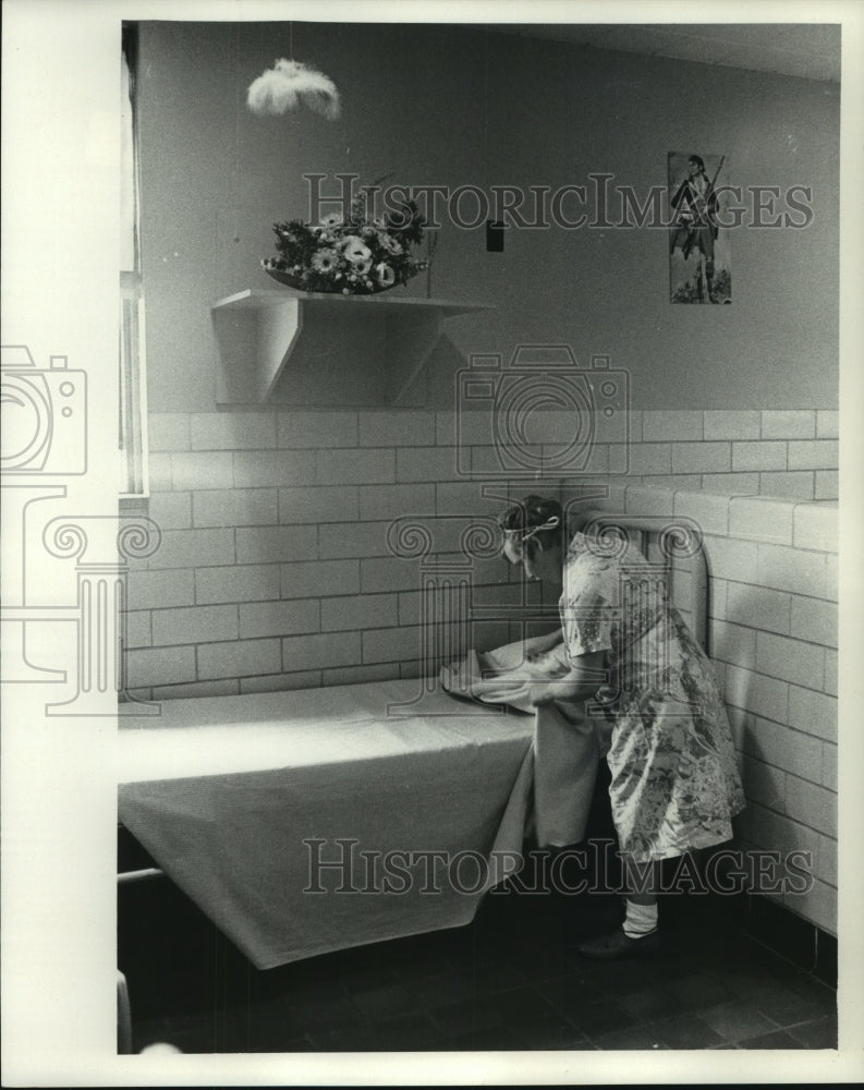 1973 Press Photo Unidentified resident at Southern Wisconsin Center- Historic Images