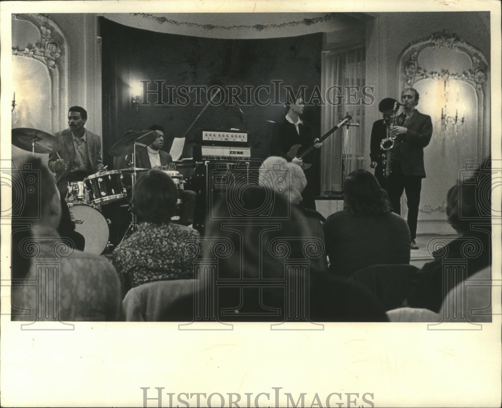 1972 Press Photo Prisoners perform at Wisconsin College Conservatory - mjb81116