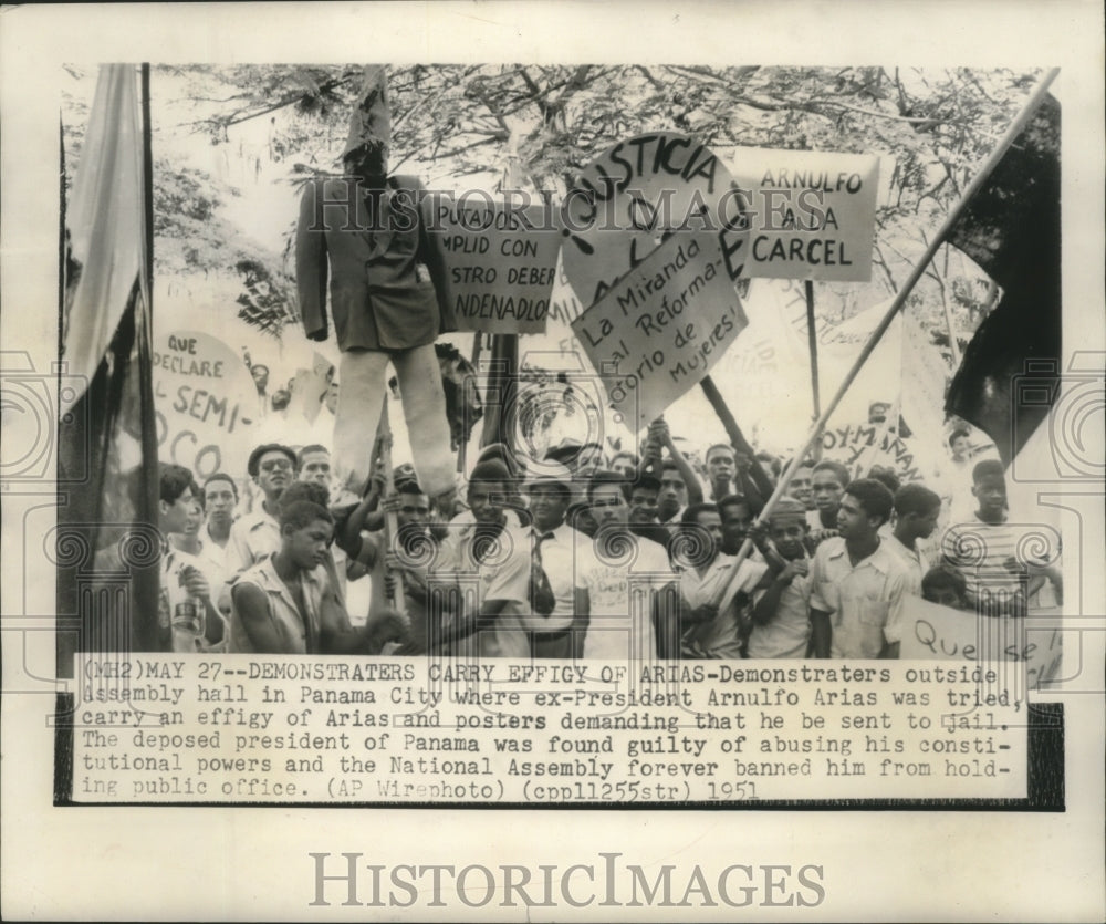 1951 Press Photo  Panama City demonstrators carry effigy of ex-President Arias - Historic Images