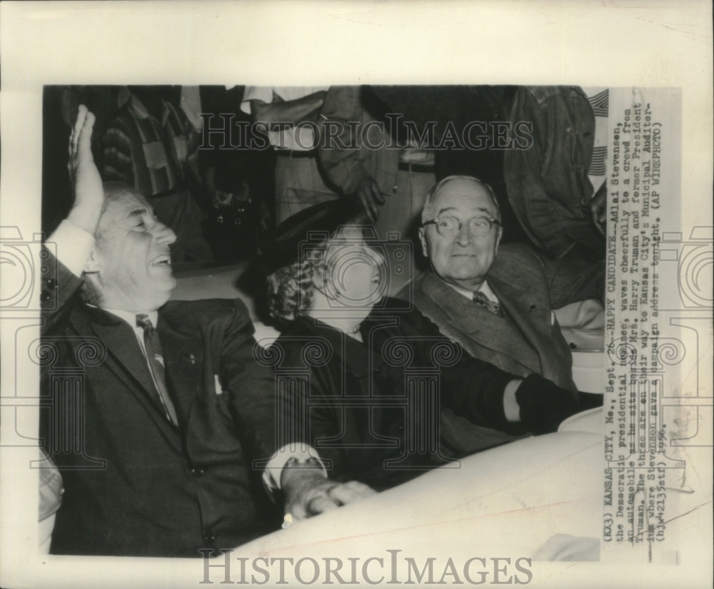 1956 Press Photo Adlai Stevenson With Mr. And Mrs. Harry Truman In Kansas City