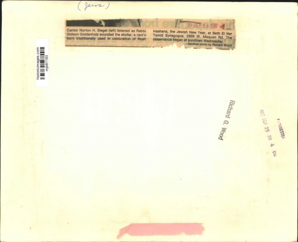 1987 Press Photo Jewish religious leaders celebrate Rosh Hashana at Synagogue