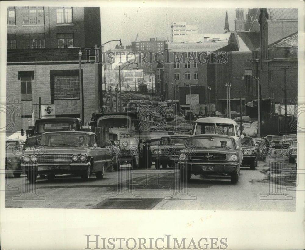 1966 Press Photo One-way State Street in Milwaukee - mjb81255- Historic Images