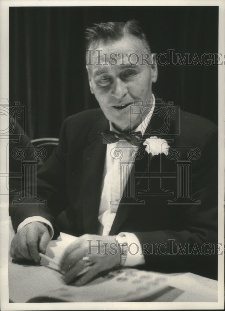 1957 Press Photo Tom Jones, University of Wisconsin track coach, 1913 to 1948- Historic Images