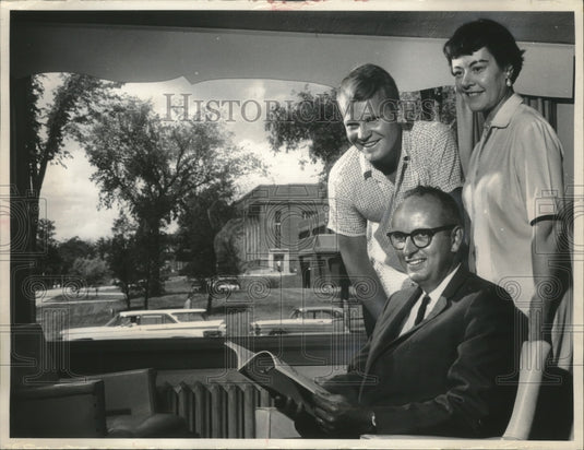 1965 Press Photo Reverend Donovan Palmquist & others at Lutheran Student Center- Historic Images