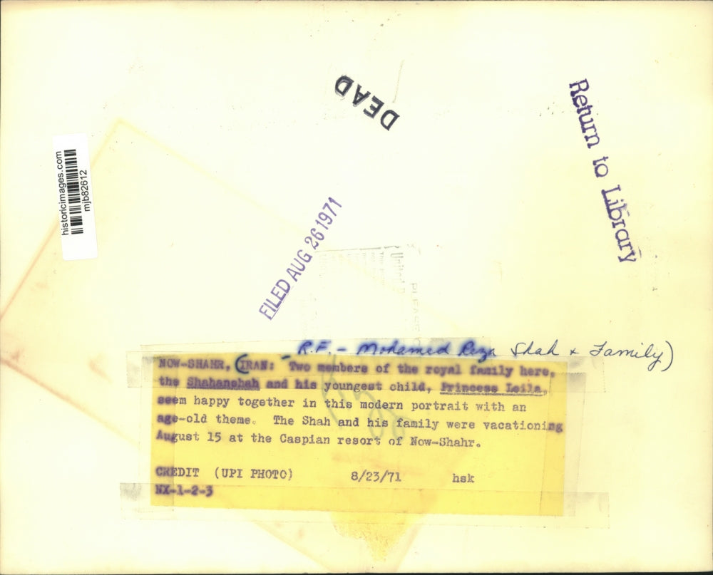 1971 Press Photo Shahanahah and youngest child, Princess Leila seem happy.