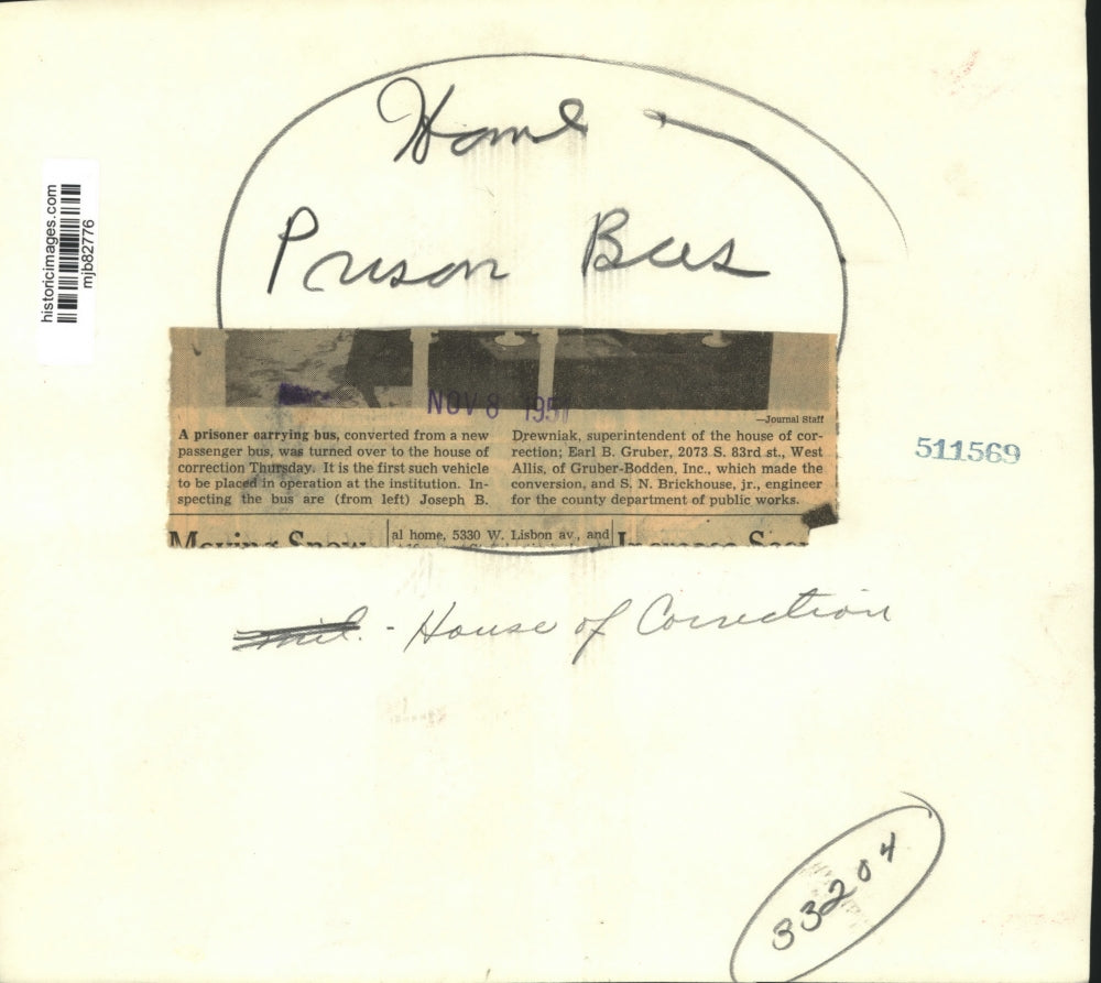 1951 Press Photo Joseph Drewniak, Earl Gruber, SN Brickhouse inspect prison bus