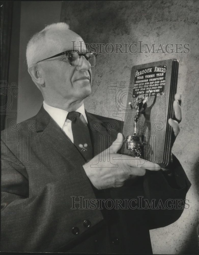 1961 Press Photo Ben Peacock, tennis coach at Wauwatosa High for 29 years.