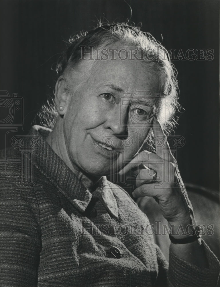 1971 Press Photo Esther Peterson is one of the pioneers of the consumer movement