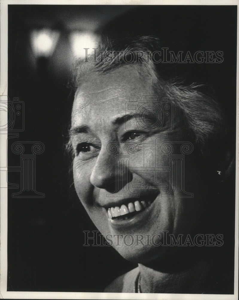 1964 Press Photo Esther Peterson, secretary of labor speaking in , Milwaukee.- Historic Images