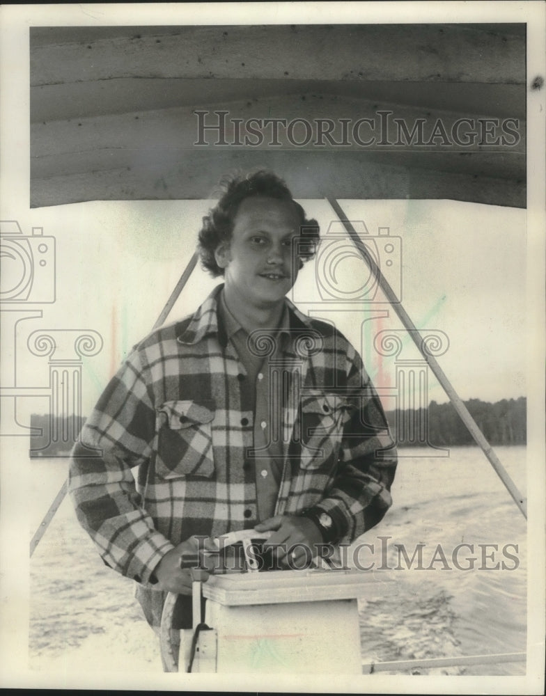 Load image into Gallery viewer, 1974 Press Photo Norman Peterson, the floating chaplain , Eagle River, Wisconsin
