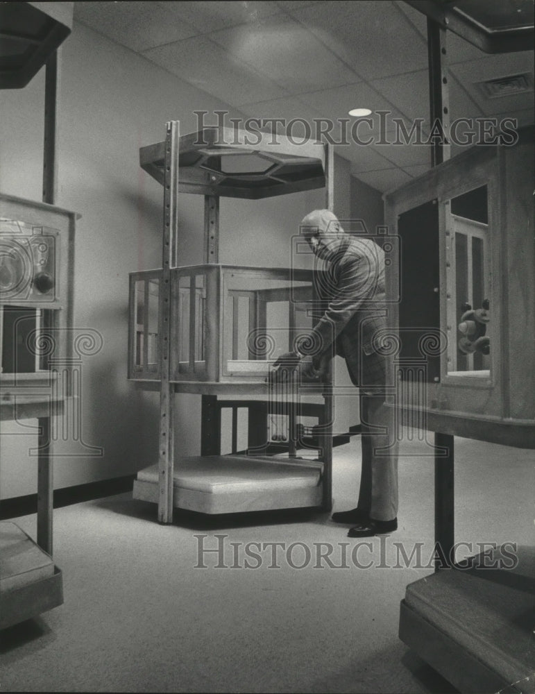 1974 Press Photo Willard Downing, Penfield Children&#39;s Center, Milwaukee- Historic Images