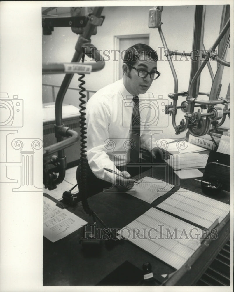 1970 Press Photo Joseph Pecor, Milwaukee Journal Employee - mjb83391