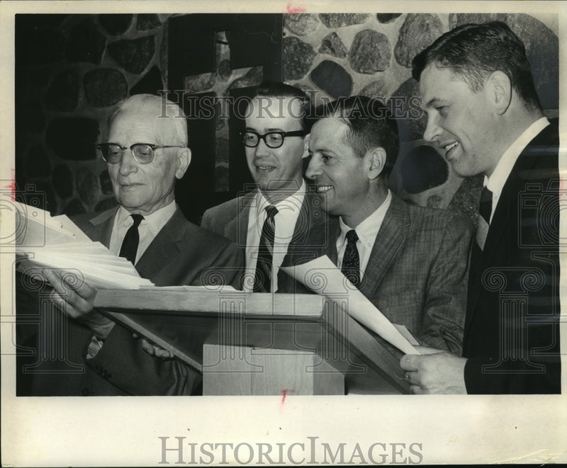 Load image into Gallery viewer, 1965 Press Photo Officers of the Christian Business men's committee of Milwaukee
