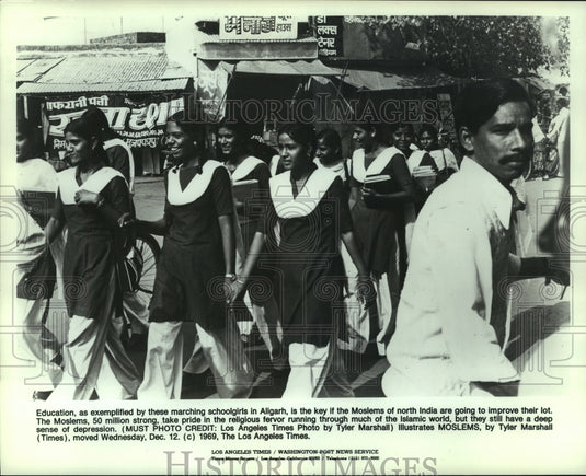 1969 Press Photo Indian schoolgirls march the the town of Allgarh, North India- Historic Images