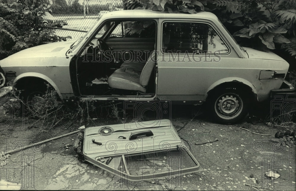  Press Photo Abandoned junk car, Milwaukee- Historic Images