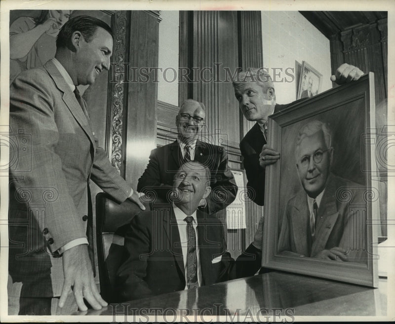 Load image into Gallery viewer, 1967 Press Photo Four judges, all cousins, Milwaukee County Courthouse
