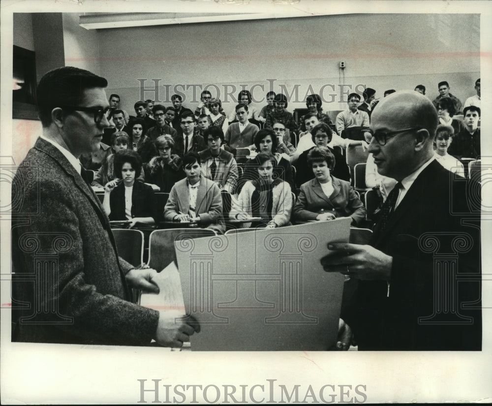 1964 Press Photo Junior Achievement members get advice from Milwaukee experts.- Historic Images