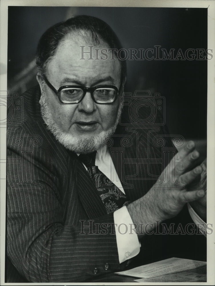 1974 Press Photo A portrait of Herman Kahn sitting at a table. - mjb84425