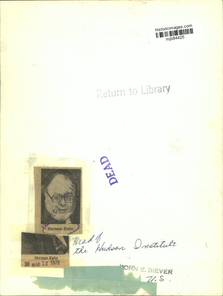 1974 Press Photo A portrait of Herman Kahn sitting at a table. - mjb84425