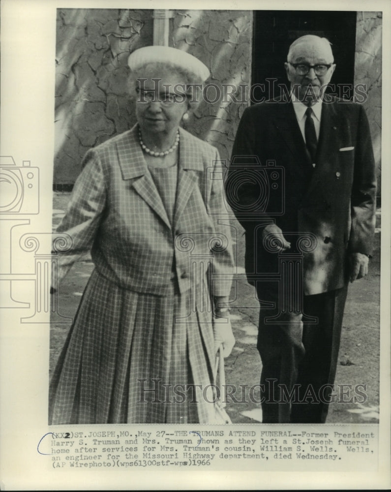 1966 Press Photo Former President Truman and wife leave funeral William S. Wells- Historic Images