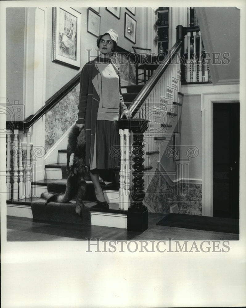 1965 Press Photo Mrs. David Beckwith, Junior League of Milwaukee, models dress- Historic Images