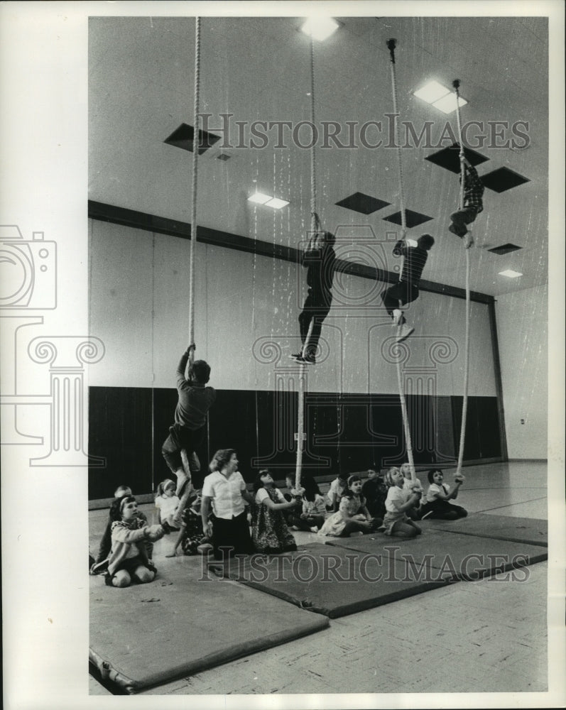 1963 Press Photo Students climb ropes for fitness at Dixon School - mjb84607- Historic Images