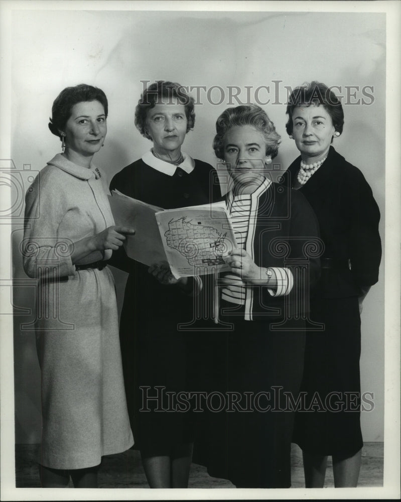 1961 Press Photo Women In Whitefish Bay League - mjb84799- Historic Images