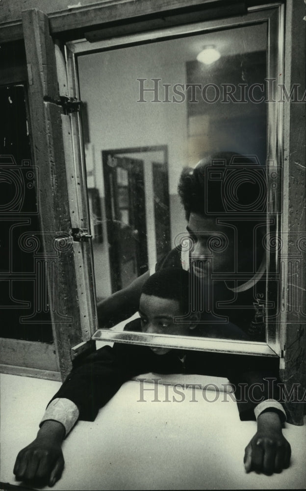 1975 Press Photo Ken Ivory Of Milwaukee Boys&#39; Club Is Boy Of The Year FInalist