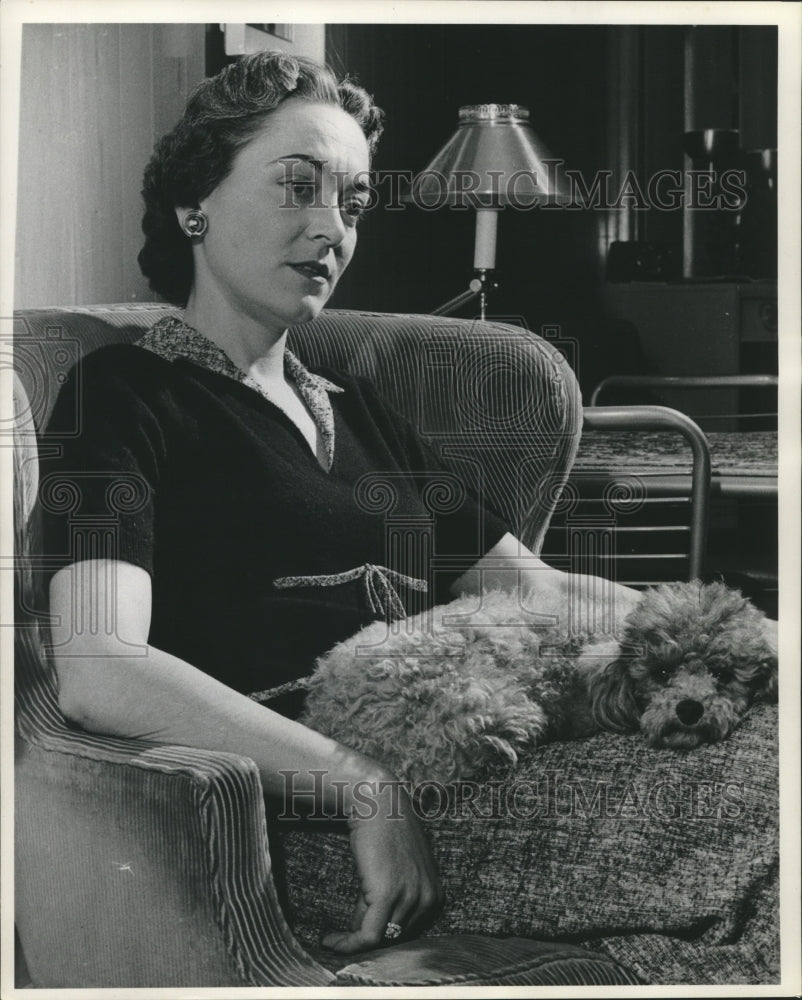 1960 Press Photo Governor Candidate Jack Olson&#39;s Wife Holding Family Dog- Historic Images