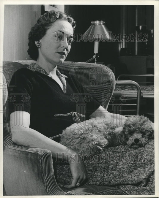 1960 Press Photo Governor Candidate Jack Olson's Wife Holding Family Dog- Historic Images