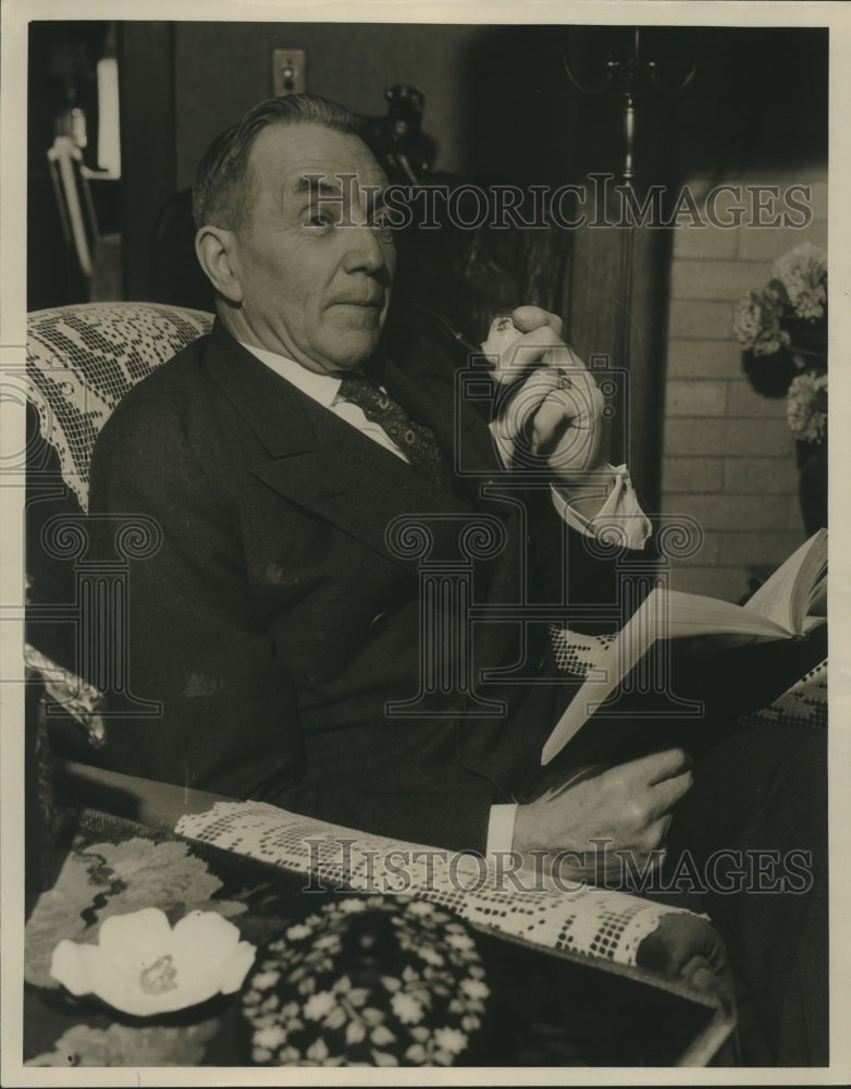 1932 Press Photo Captain Lingar Olsen Governor of Civil Disaster- Historic Images