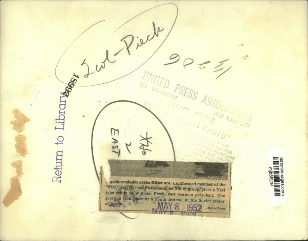 1952 Press Photo Member of "FDJ" and Wilhelm Pieck, Soviet sector of Berlin